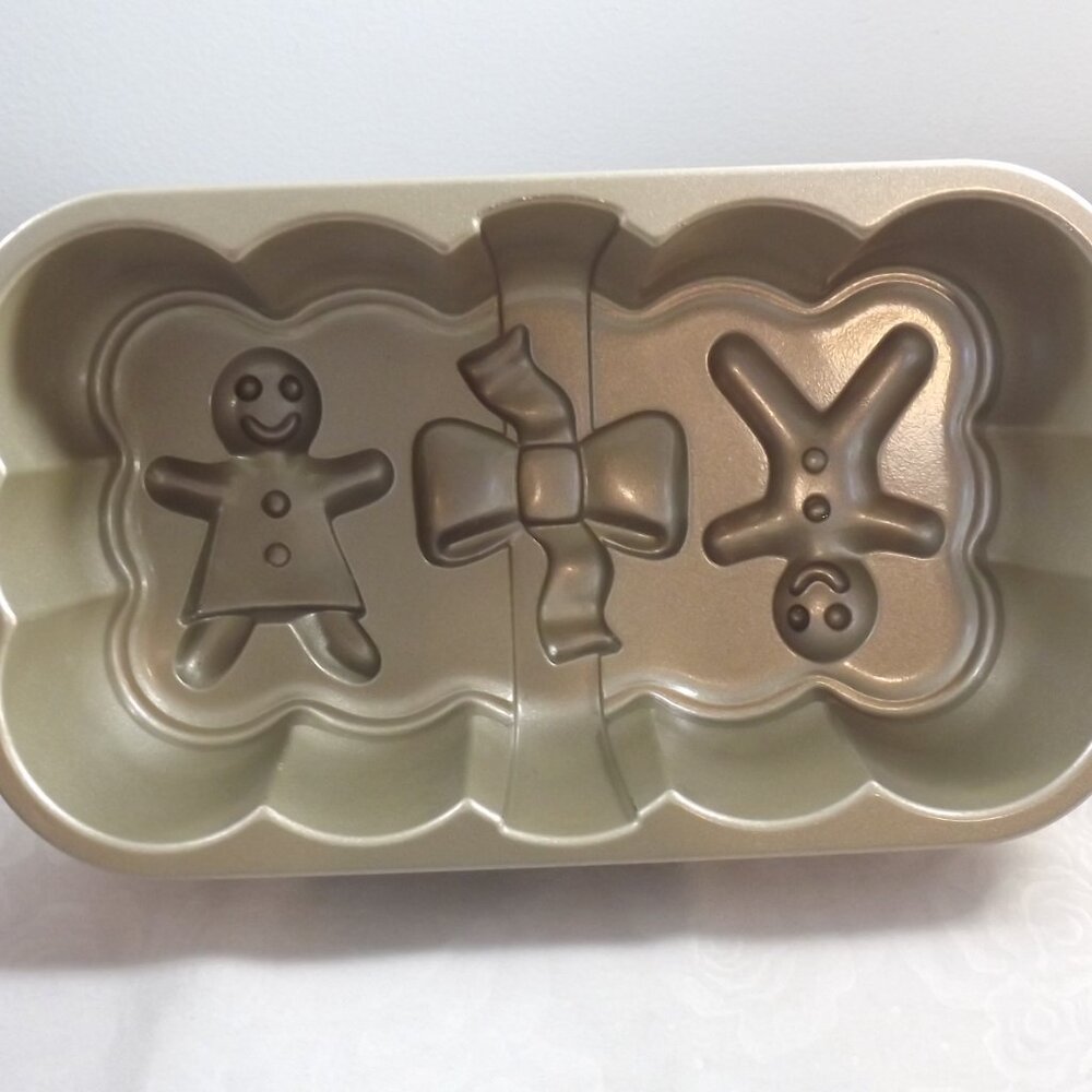 Vintage Gingerbread Loaf Pan, Nordic Ware, Heavy Cast Aluminum BAKEWARE - Picture 10 of 16